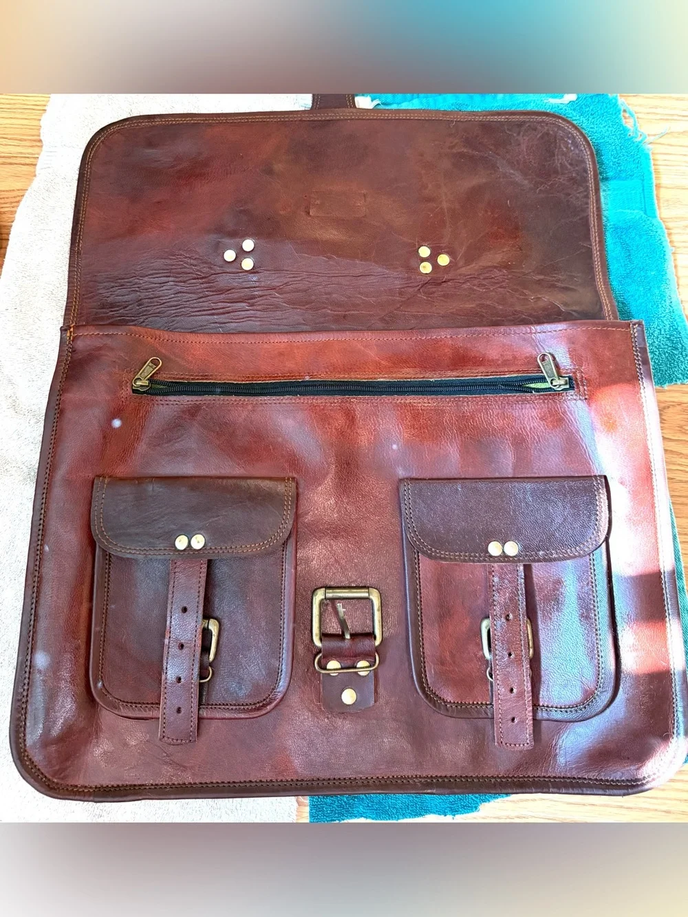 Cuero brand Vintage Leather Laptop Messenger Bag.Never used. Has long strap